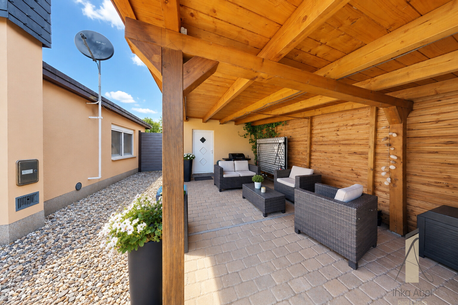 überdachte Terrasse