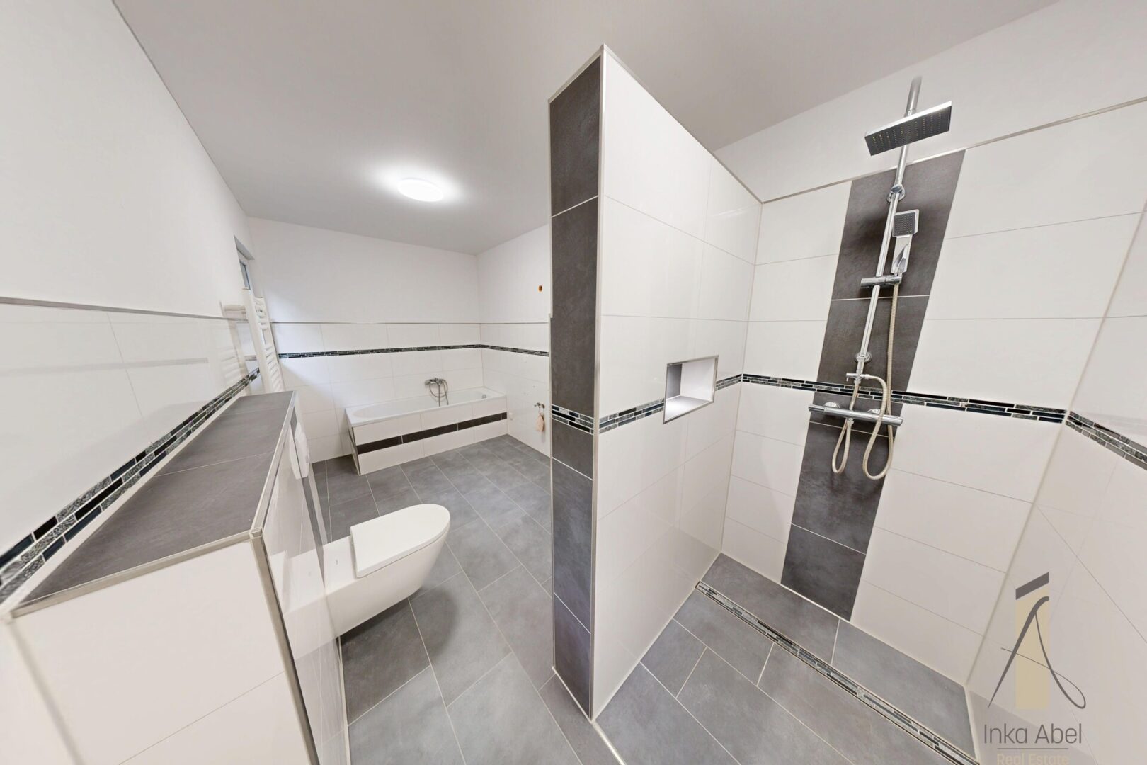 Badezimmer - DHH links