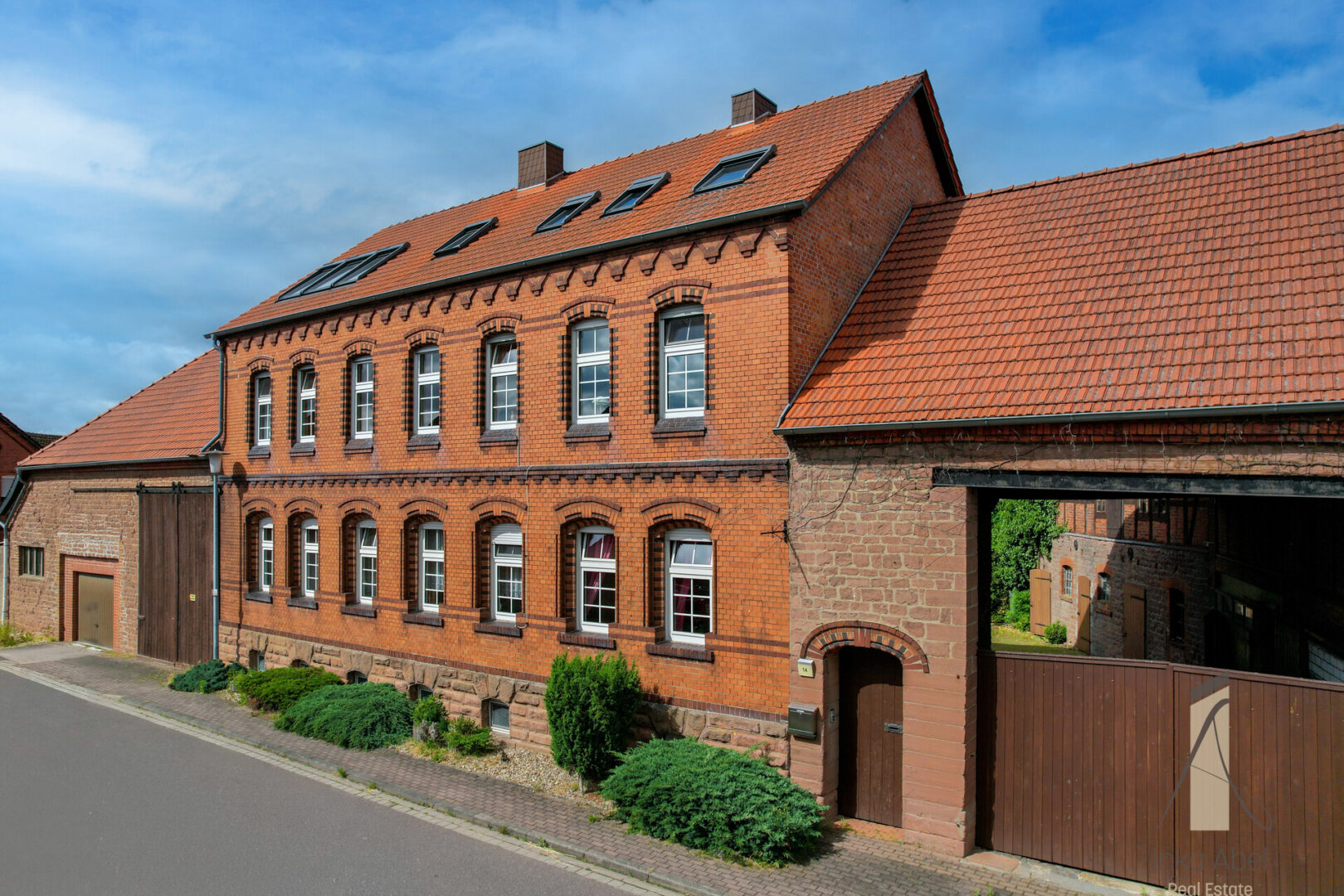 Straßenansicht