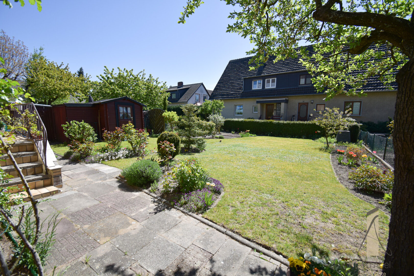 Blick in den gepflegten Garten